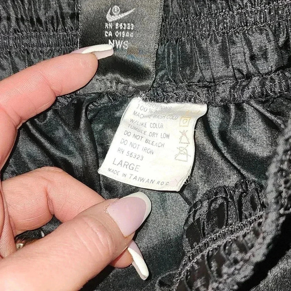 Vintage '80s/'90s Nike Men's MD Black Flight Series Track Pants - Picture 3 of 8